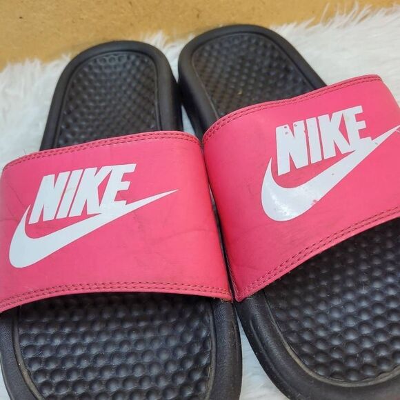 Nike Unisex Benassi Red, White and Black Slides- Size 5Y - Picture 3 of 9